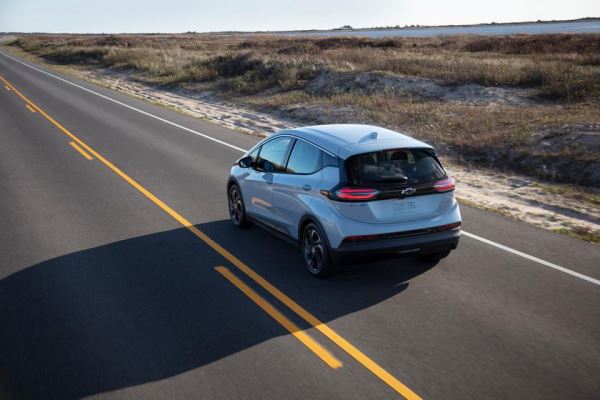 
						General Motors представила Chevrolet Bolt 2022: две версии, запас хода до 416 км, быстрая зарядка и цена от $31 995
					